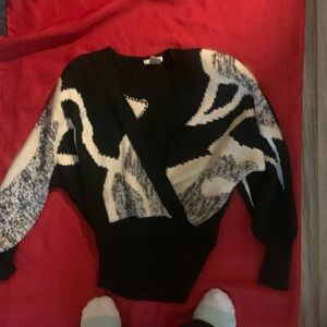 Vintage 80:Black and White sweater acrylic,naylon,wool shoulder pads cross body